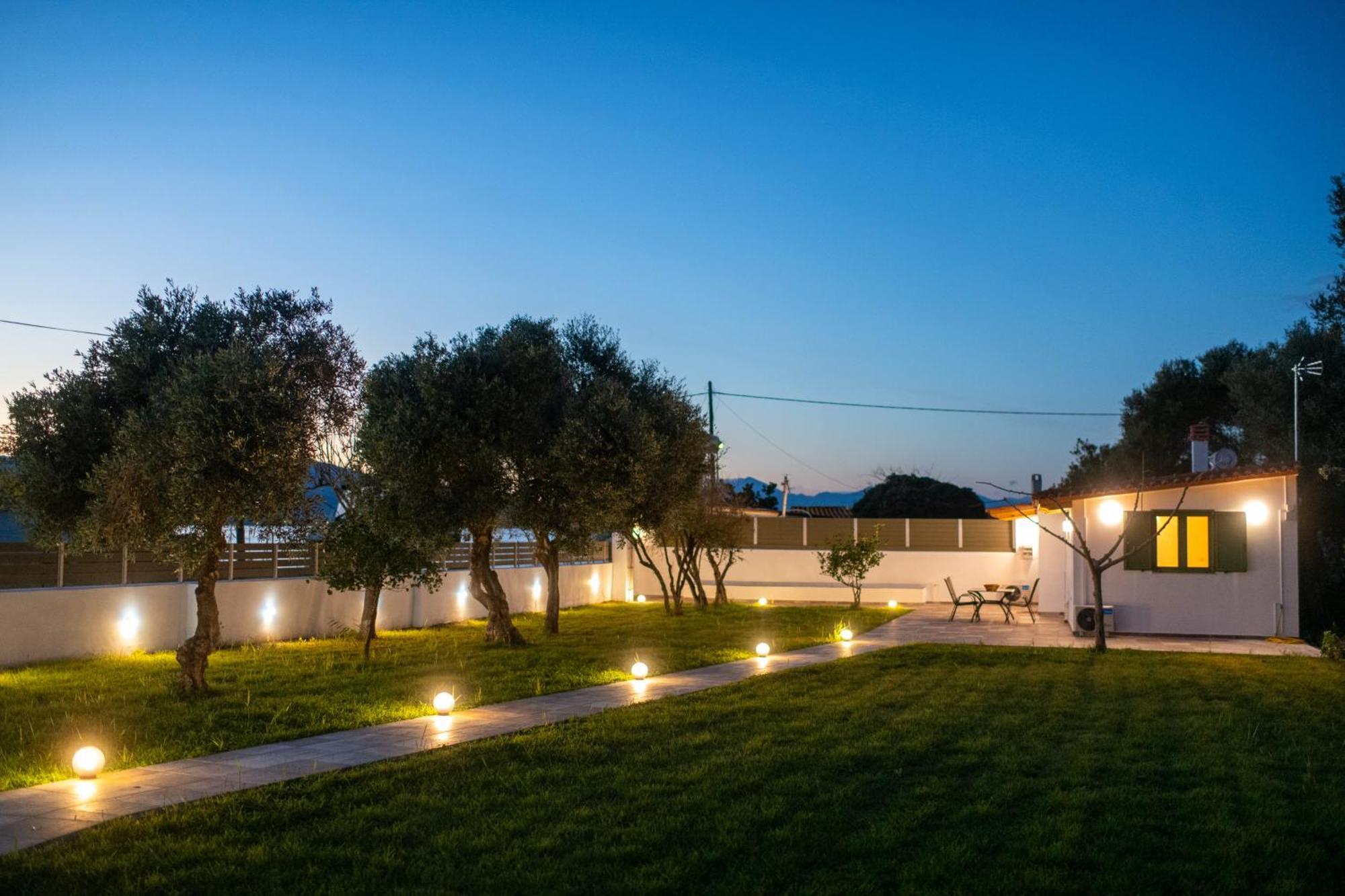 Вилла House By The Sea Эйон Экстерьер фото